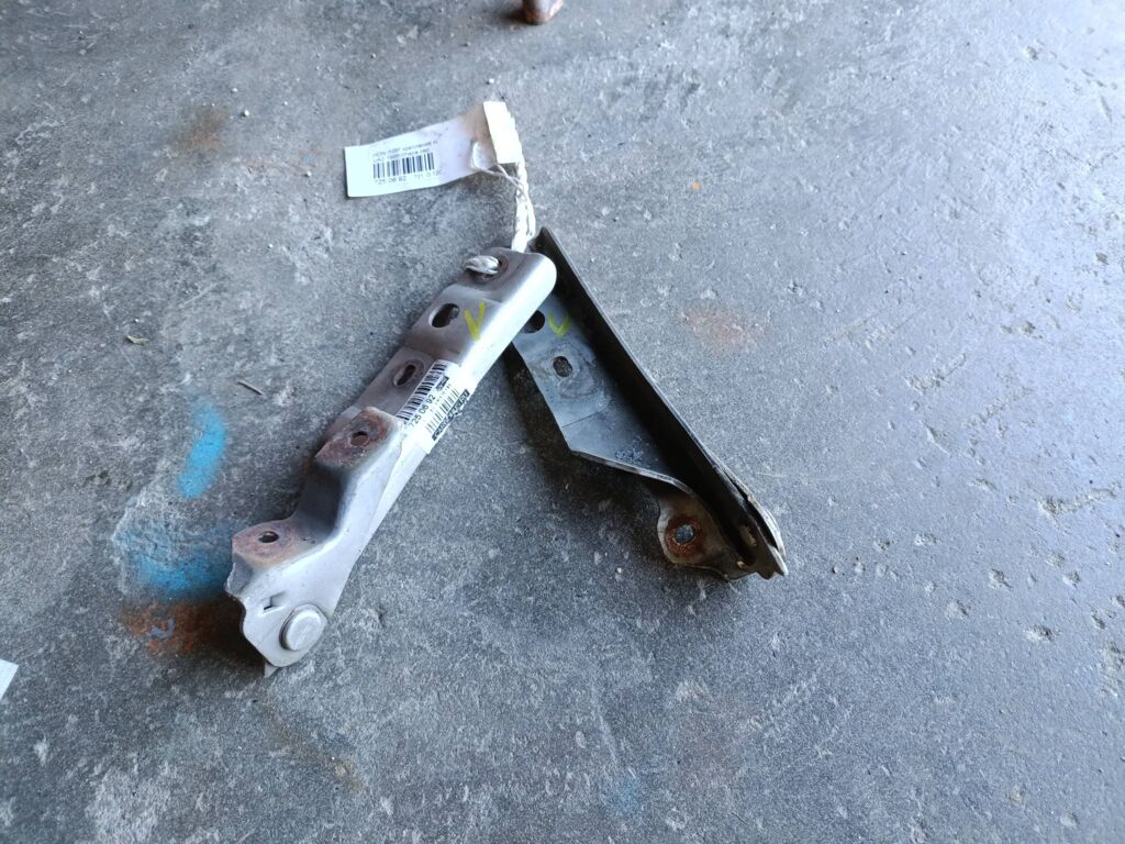 Крепление капота на Honda Inspire UA2