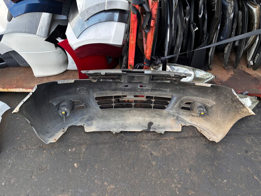 Бампер на Nissan Note E11 02B2704 62022-8Y20H, Переднее расположение
