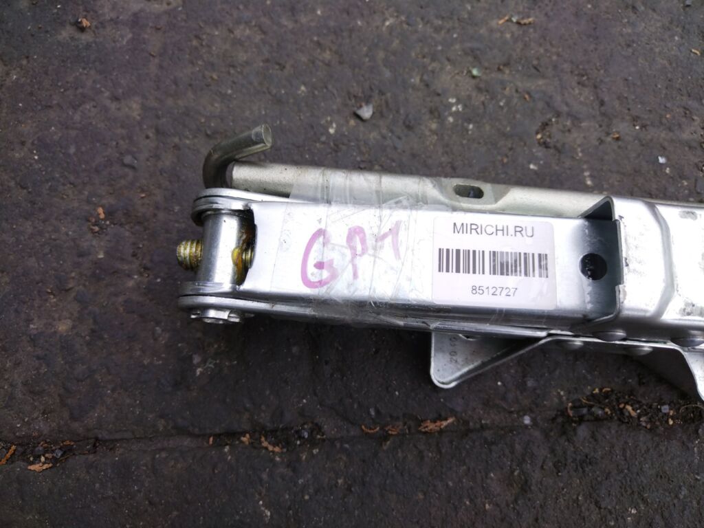 Домкрат на Honda Fit Hybrid GP1