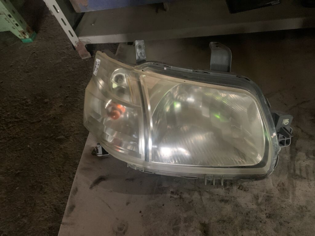 Фара на Toyota Lite Ace S402M 1819, Правое расположение