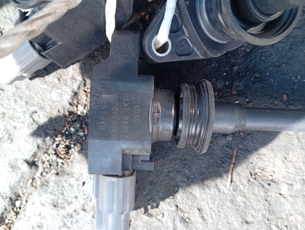 Катушка зажигания на Nissan Note E11 HR15DE 22448-1KT0A