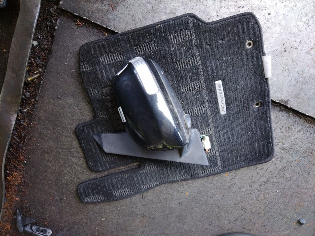 Зеркало двери боковой на Toyota Ractis NCP100, Левое расположение