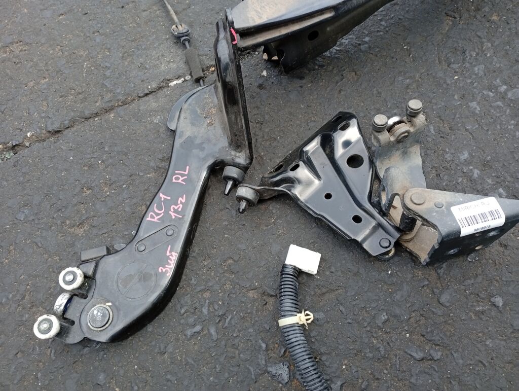 Ролик двери на Honda Odyssey RC1 Фото 2