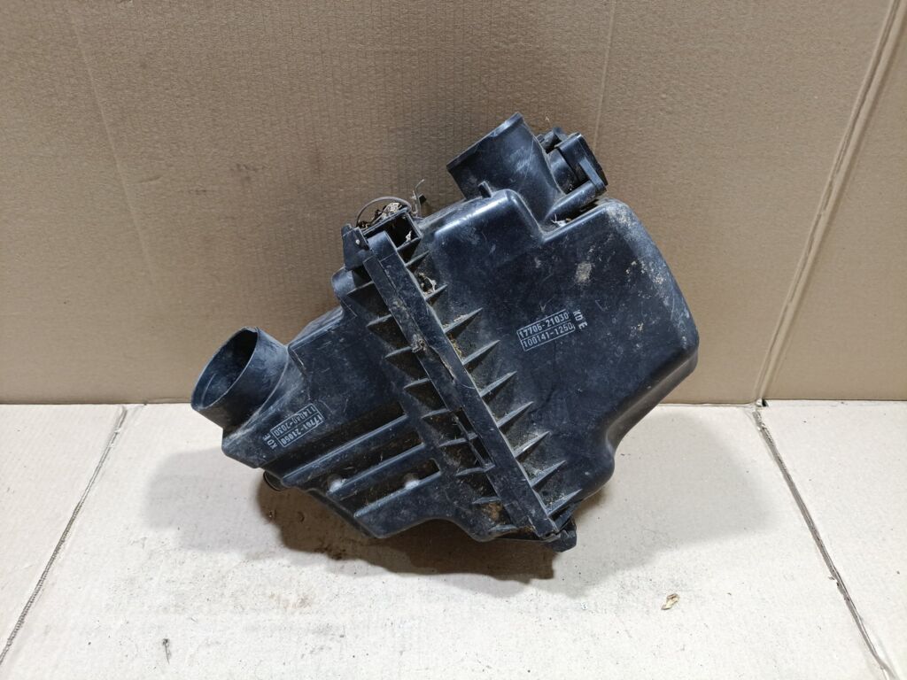 Корпус воздушного фильтра 17700-21050 на Toyota Succeed NCP51V 1NZ-FE Фото 4