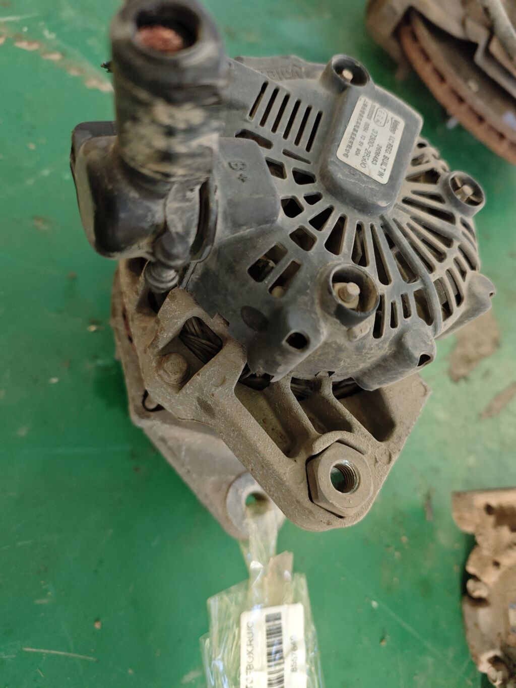 Генератор 37300-2B500 на Kia Rio QB G4FA Фото 2