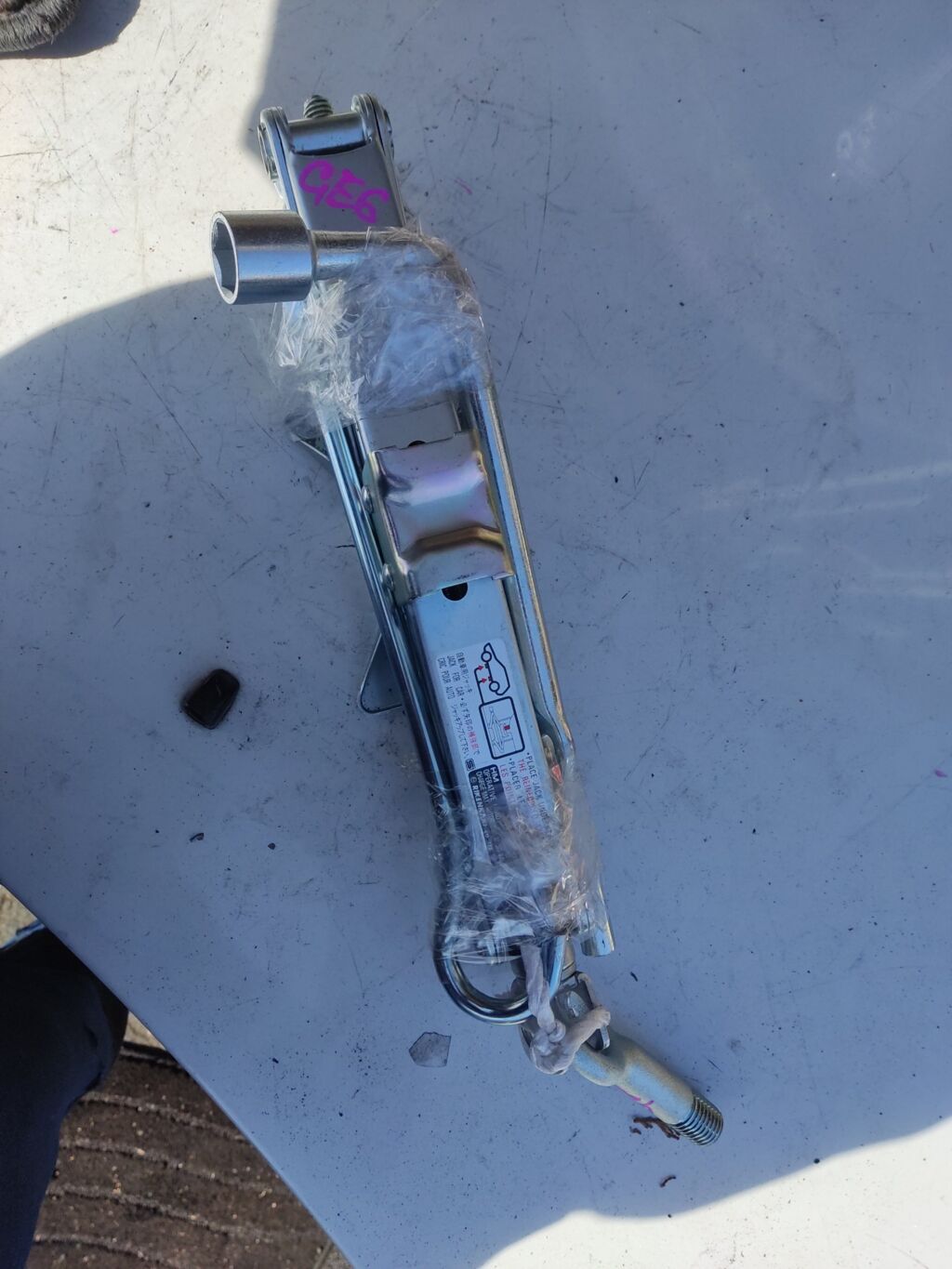 Домкрат на Honda Fit GE6