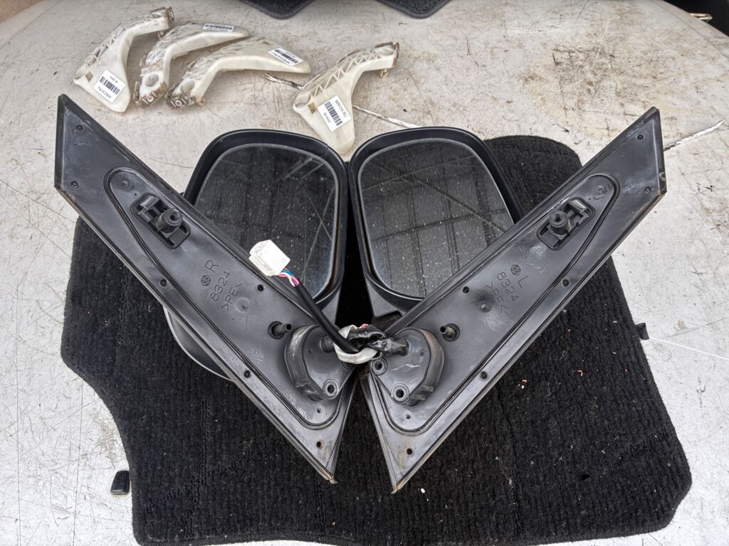 Зеркало двери боковой на Toyota Ractis SCP100