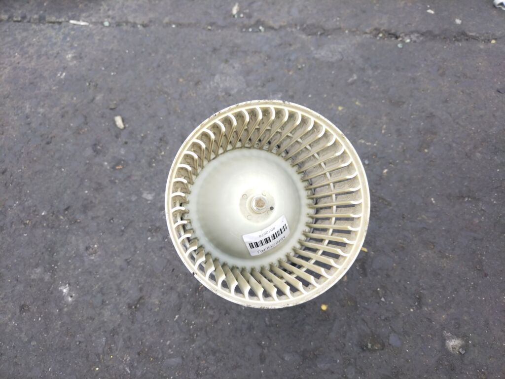 Мотор печки на Nissan March K13