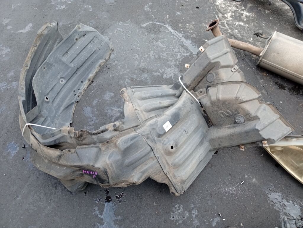 Подкрылок на Toyota Alphard MNH15W 1MZ-FE 53846-58020  53845-58020  53876-58010  53875-58010, Переднее расположение