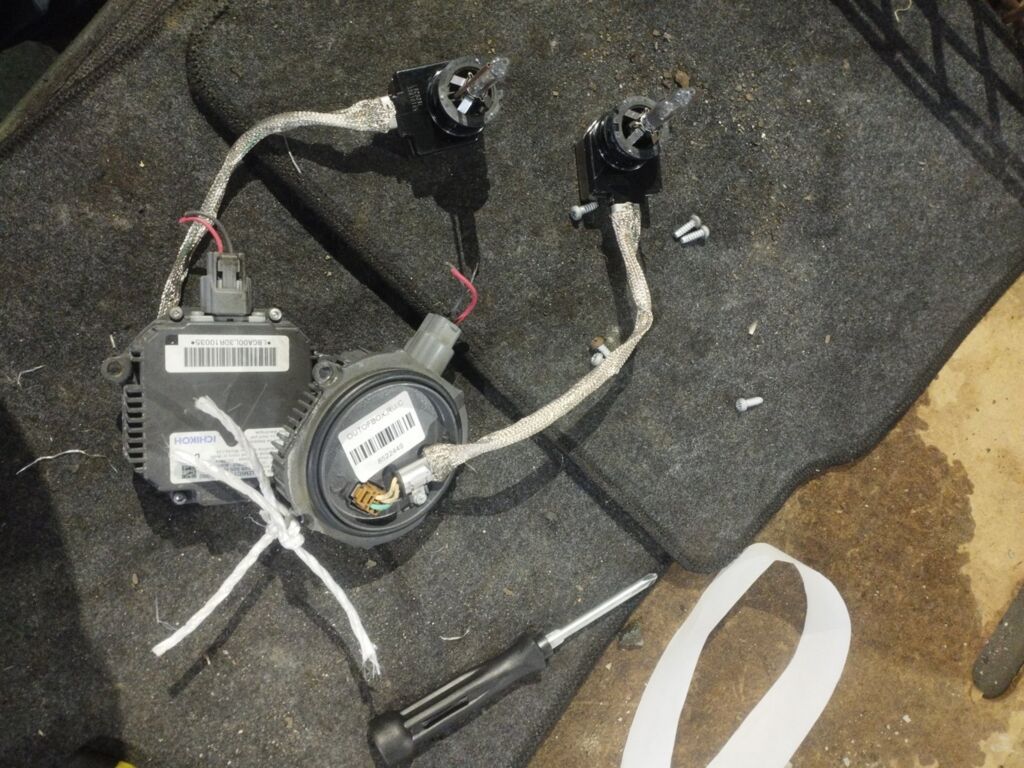 Блок розжига ксенона на Subaru Exiga YAM