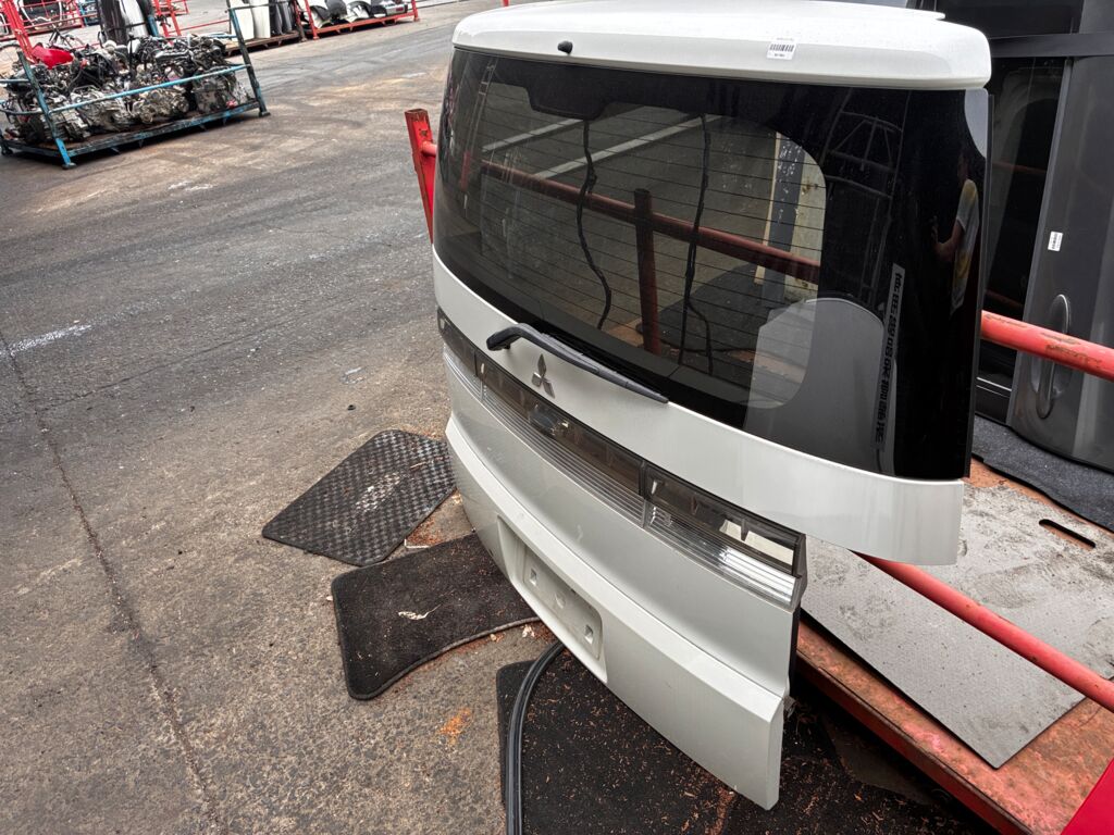 Дверь задняя на Mitsubishi Delica D5 CV5W 1143-231