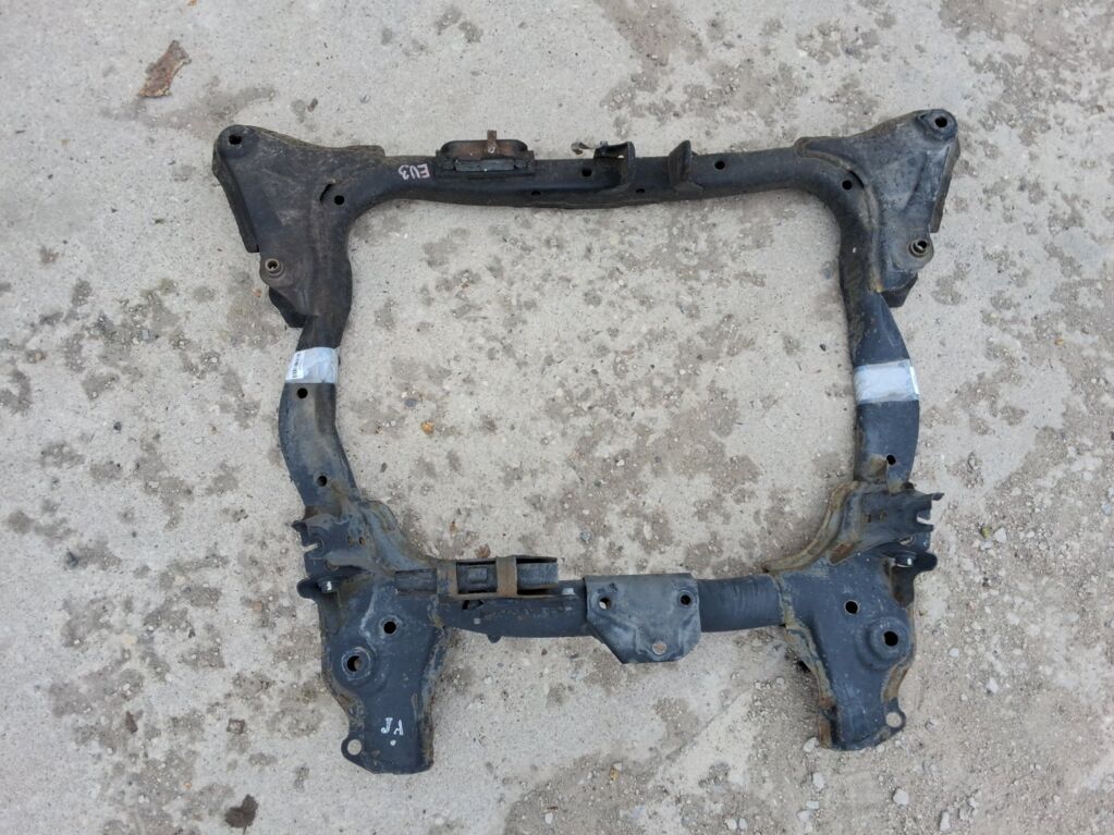 Балка под ДВС на Honda Civic EU3 D17A, Переднее расположение