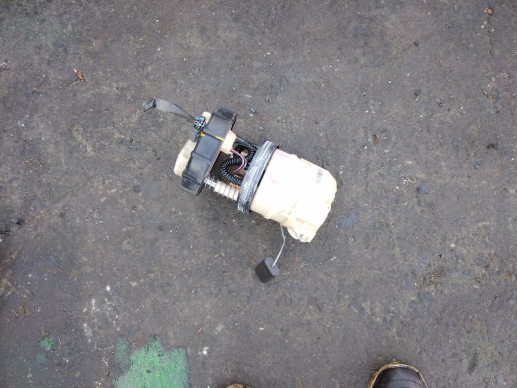 Бензонасос на Nissan Tiida C11 HR15DE 17040-1FA1A