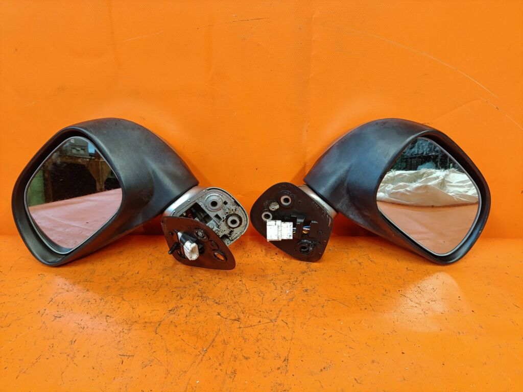 Зеркало двери боковой на Mitsubishi Colt Z25A