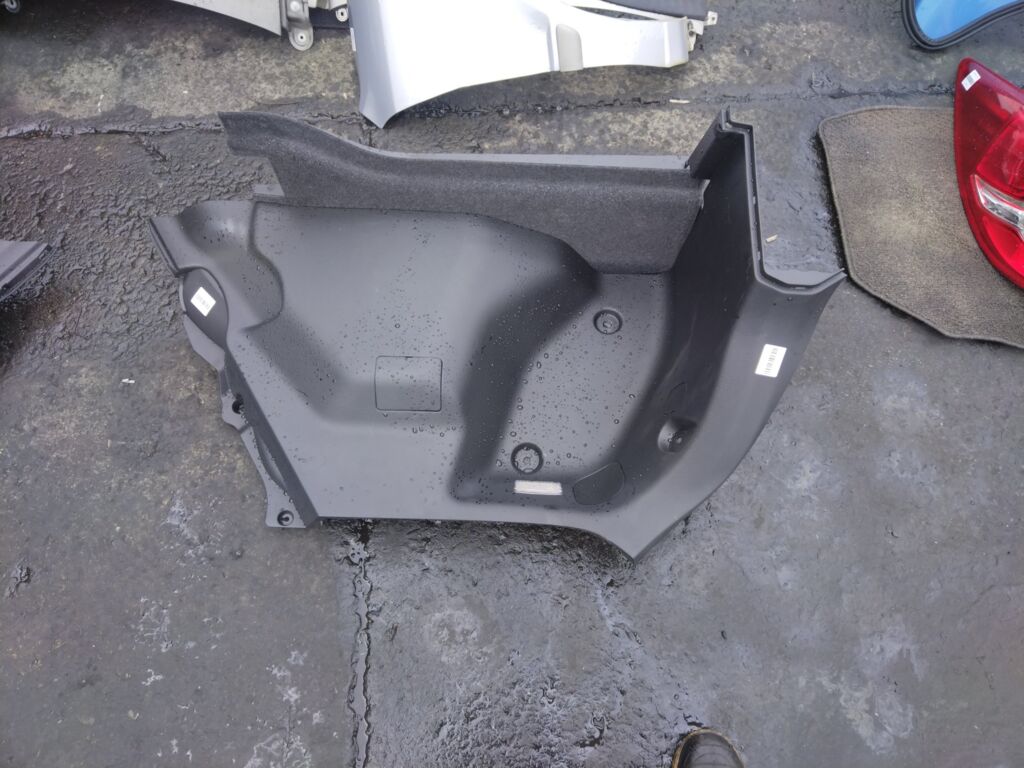 Обшивка багажника на Nissan Tiida C11 84951-ED000, Заднее Левое Нижнее расположение