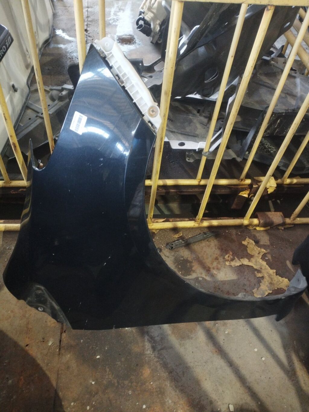 Крыло переднее на Toyota Vitz SCP90, Правое расположение