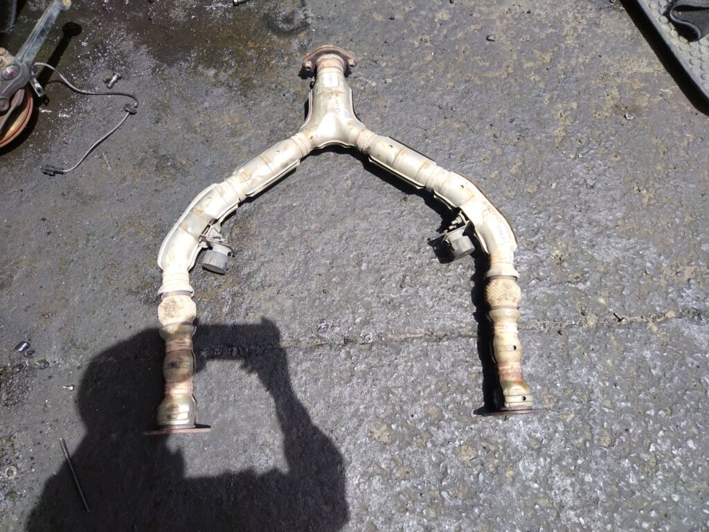 Глушитель на Nissan Fuga Y50 VQ25DE