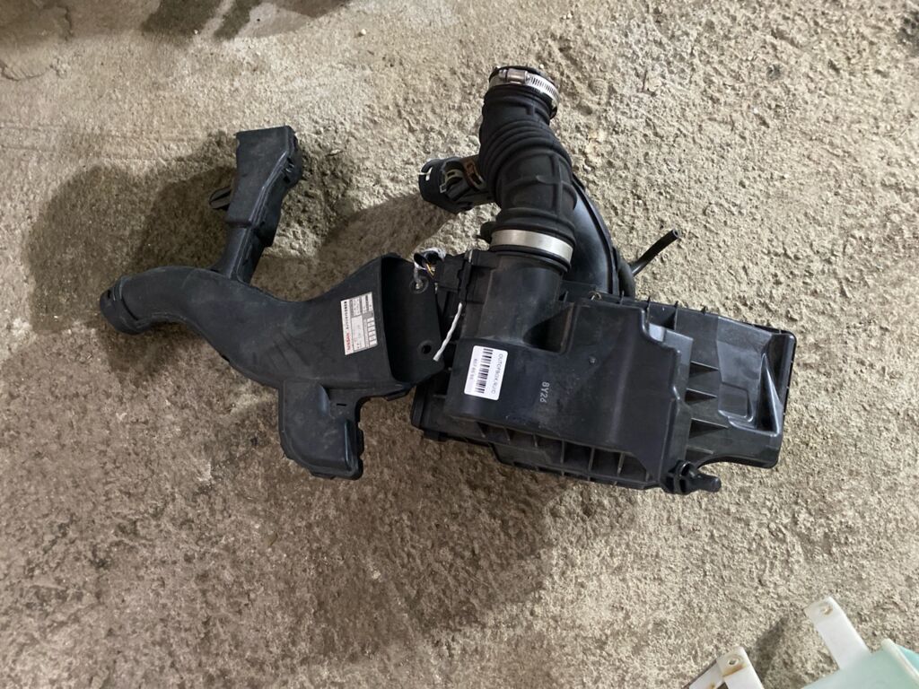 Корпус воздушного фильтра на Nissan Wingroad Y12 HR15DE 16528ED000