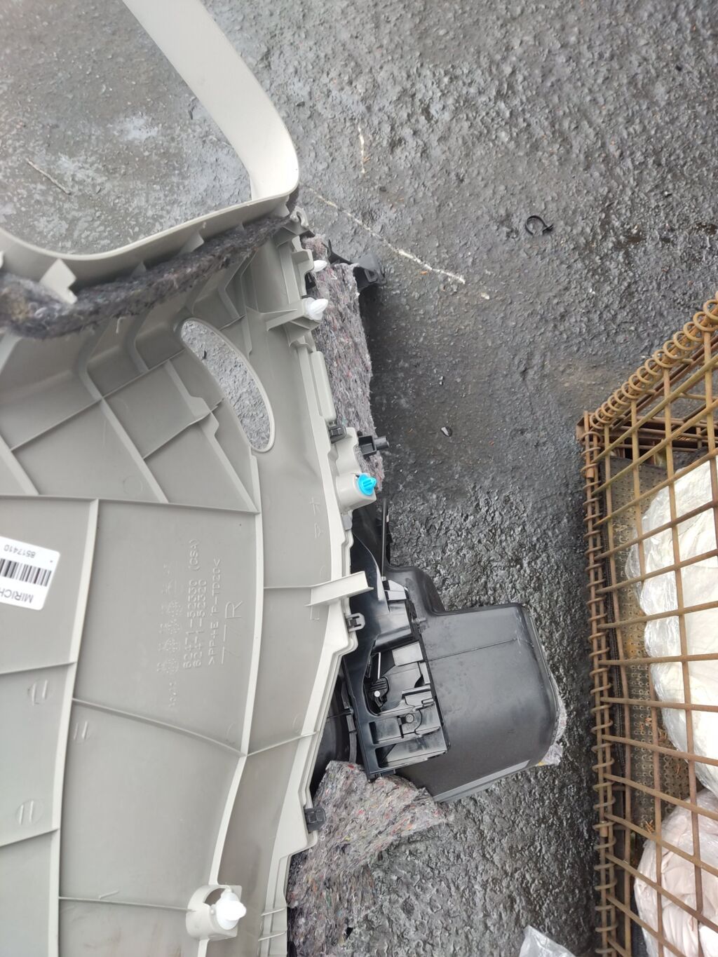 Обшивка багажника на Toyota Ractis NCP120 64730-52360  62472-52330, Заднее Правое расположение