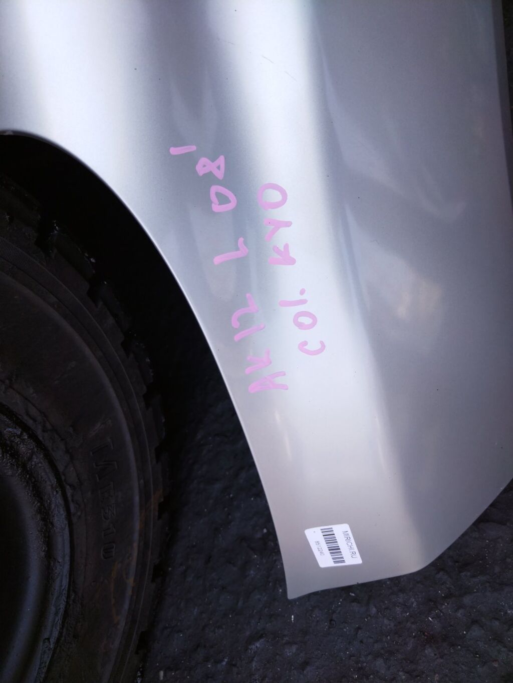 Крыло переднее на Nissan March AK12 01520011  08312624  12932111  1609311  1609311A1  191002  27 07 01  270701  3328655  6024007  63101-AX030  63101-AX035  63101-AX630  63101AX630  6504041609311P  8100203  974171  99B79L  DS0113014  DS0113034  DS10121AL  DS10121ALV  DS10121BL  DT48001600L00  DT48001602L00  DT480162  GD99B79L  L00812  MV 63101AX630  MV63101AX630  NI264021FL  NNMIC03270L  NSMCR03121L  PDS10121AL  STDT480162, Левое расположение