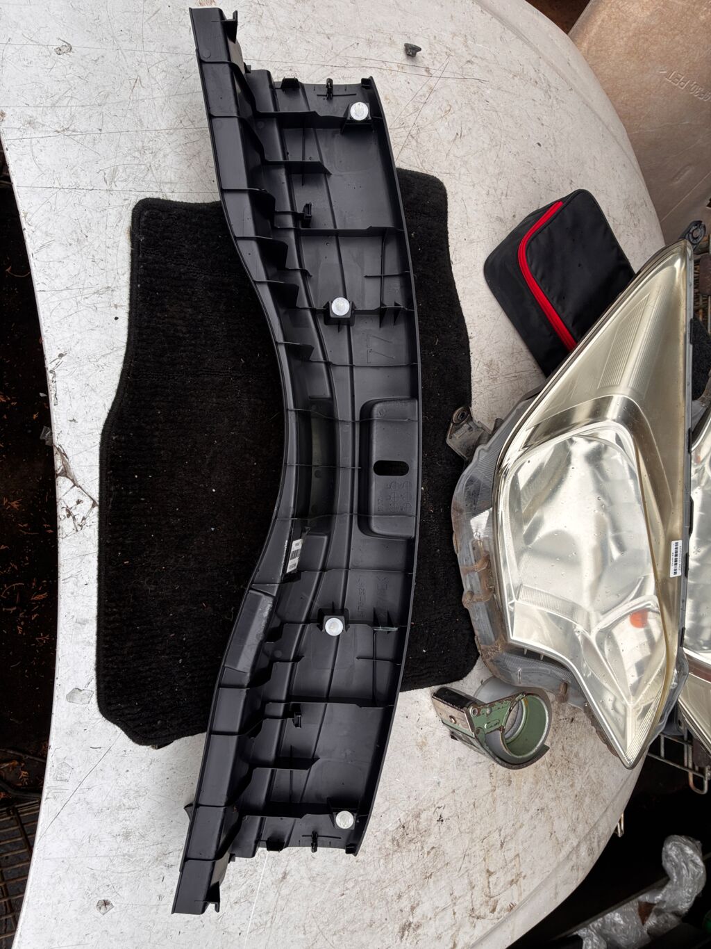 Обшивка багажника на Toyota Ractis NSP120 64716-52160, Заднее расположение