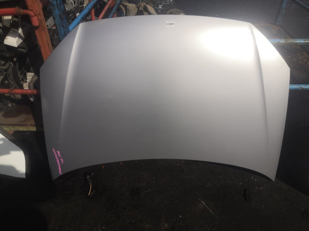 Капот на Volkswagen Polo 9N
