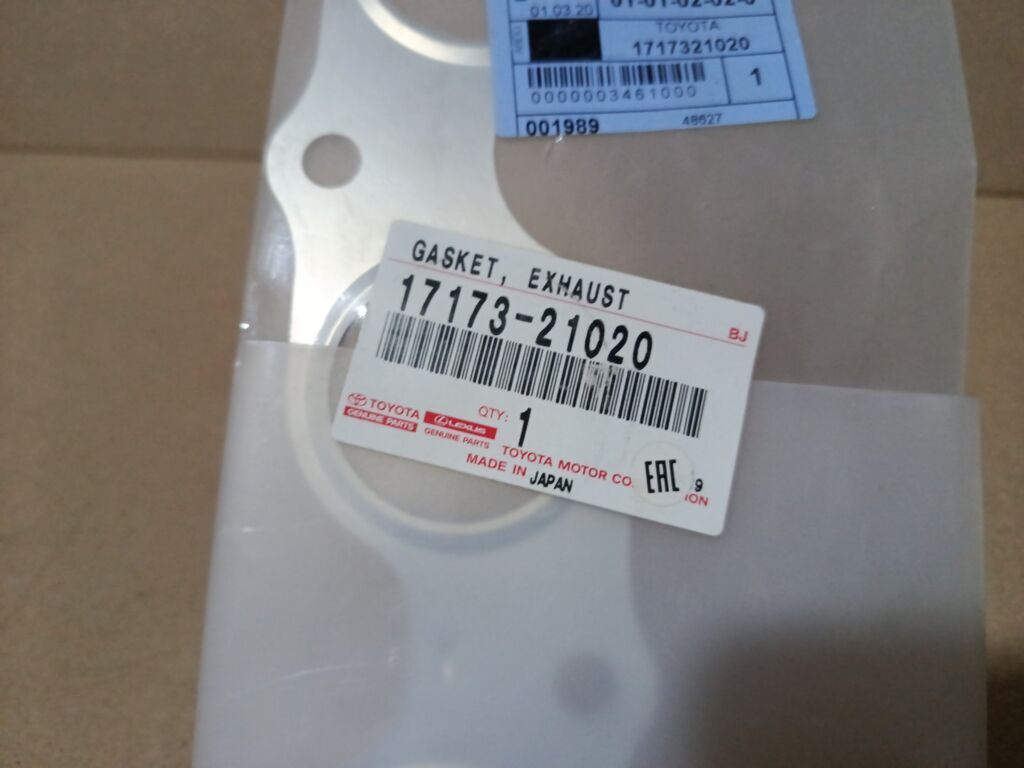 Прокладка под коллектор TOYOTA 17173-21020 на Toyota Platz NCP12 1NZ-FE Фото 2