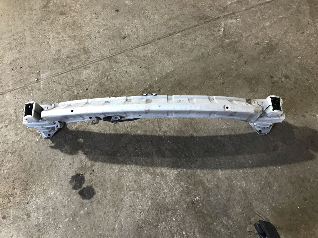 Жесткость бампера на Honda Accord Wagon CW1, Переднее расположение