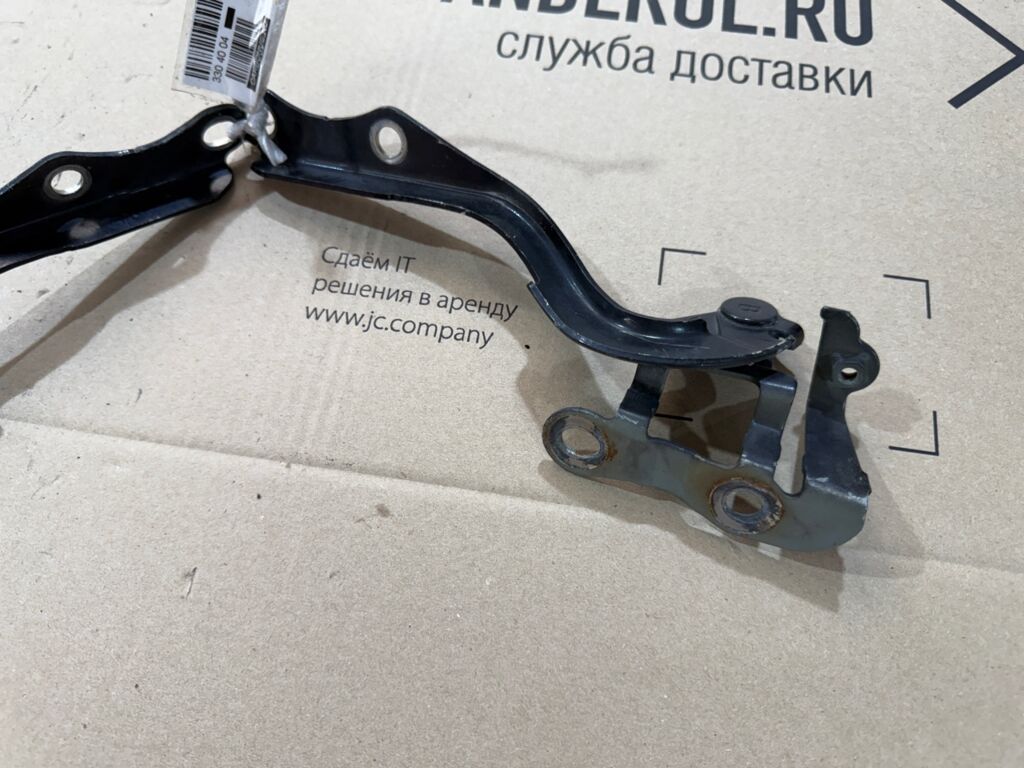 Крепление капота на Toyota Voxy ZRR70G