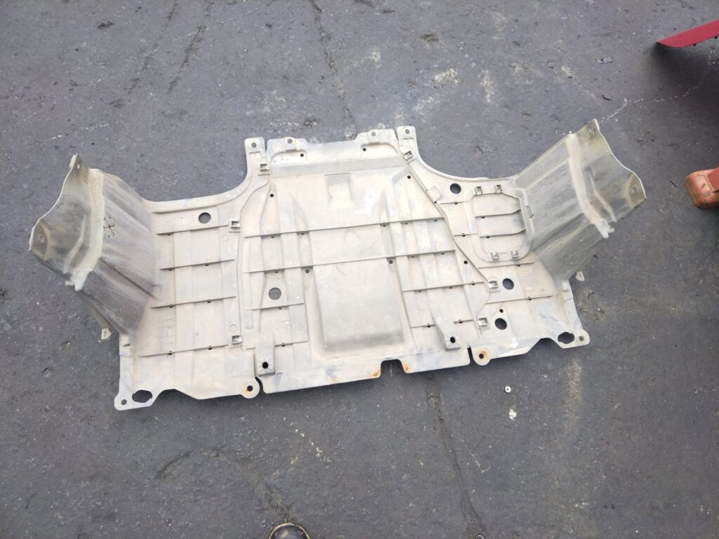 Защита двигателя на Honda Fit Hybrid GP1 LDA, Переднее расположение