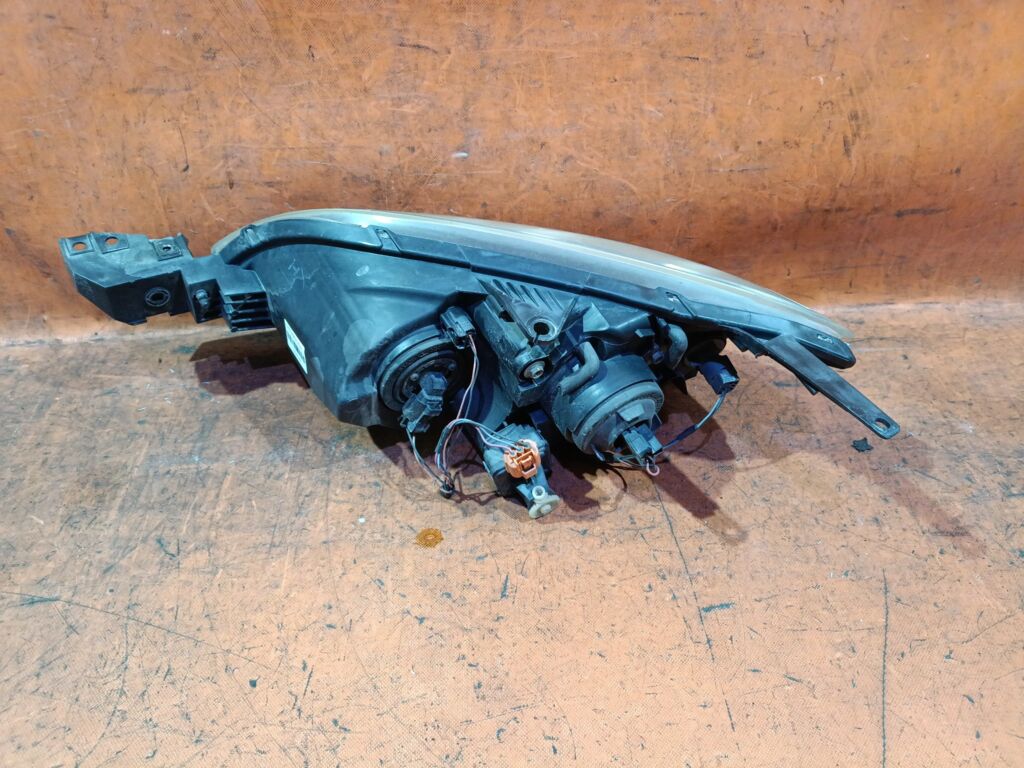 Фара на Mazda Axela BK5P P2951, Правое расположение