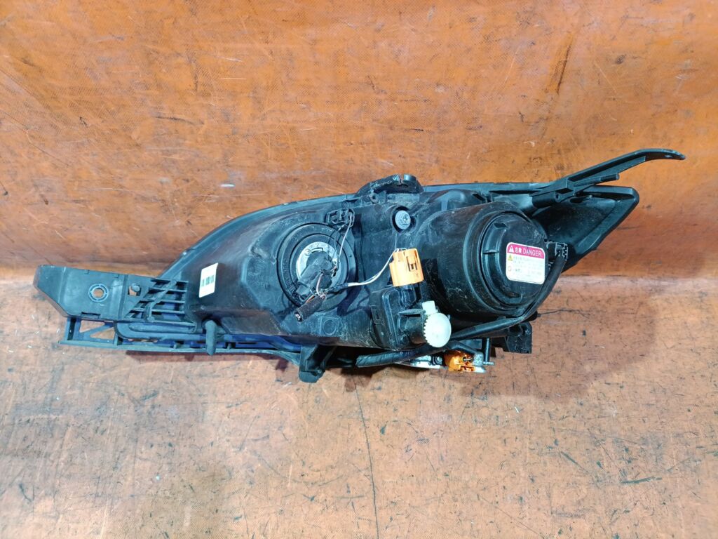Фара на Mazda Axela BK5P P2952, Правое расположение