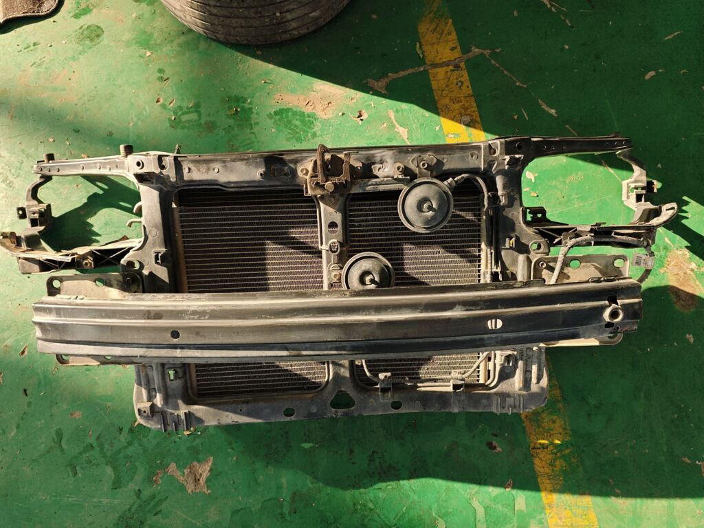 Телевизор на Kia Forte TD G4FC Фото 2