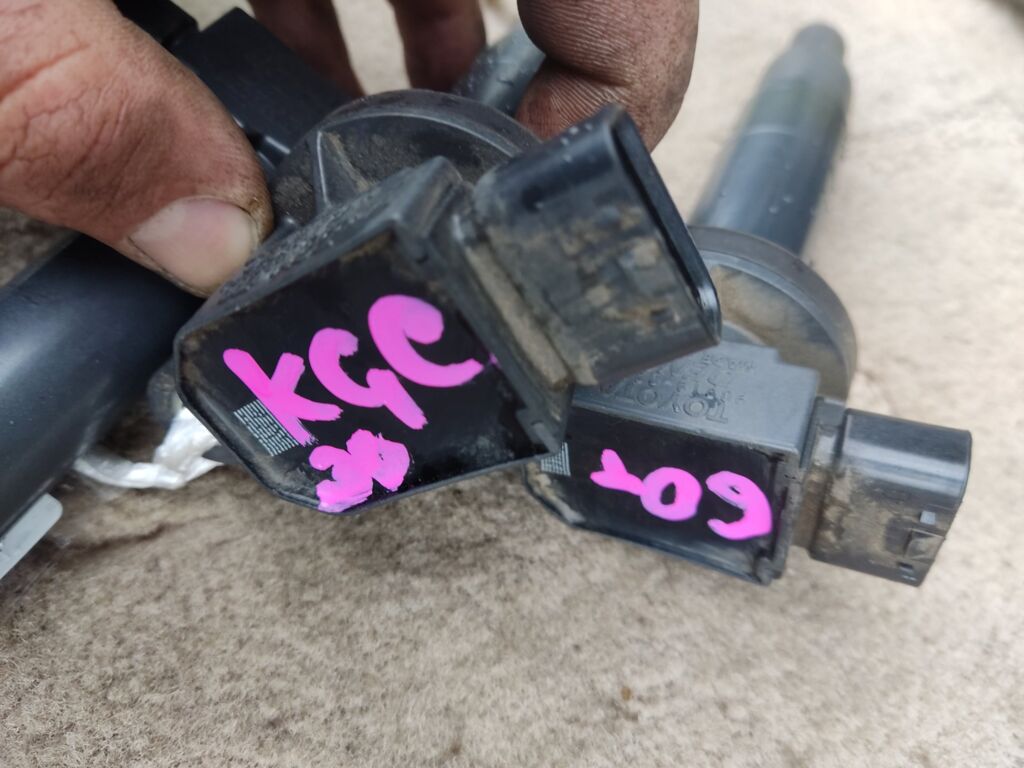 Катушка зажигания на Toyota Passo KGC30 1KR-FE 90919-02270