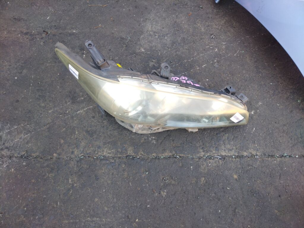 Фара на Toyota Wish ZGE20G 68-16, Правое расположение