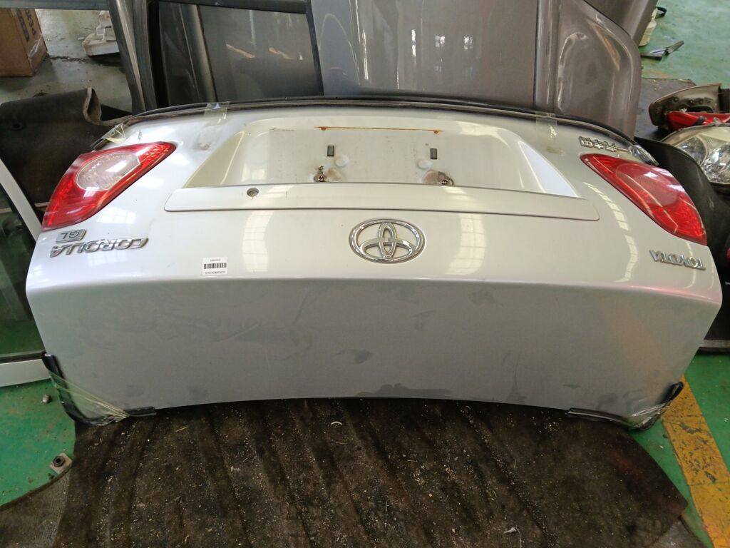 Крышка багажника на Toyota Corolla ZRE151L 02-124