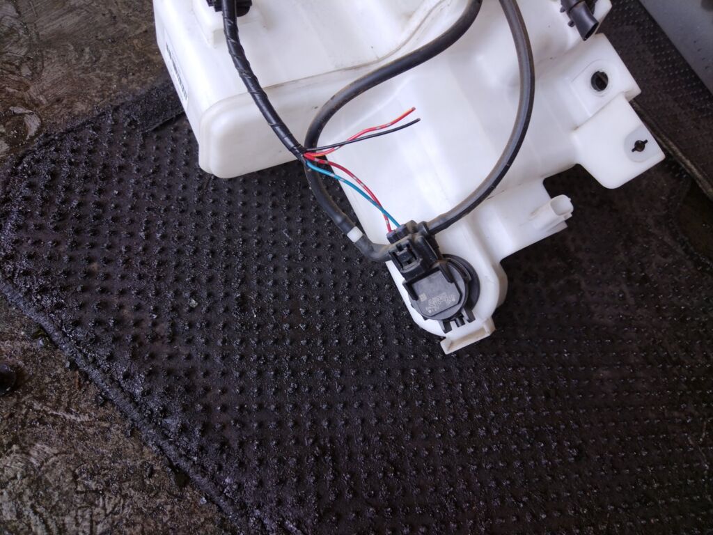 Бачок омывателя на Mazda Cx-5 KE2FW