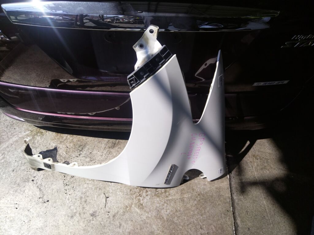 Крыло переднее на Honda Freed Hybrid GP3, Левое расположение