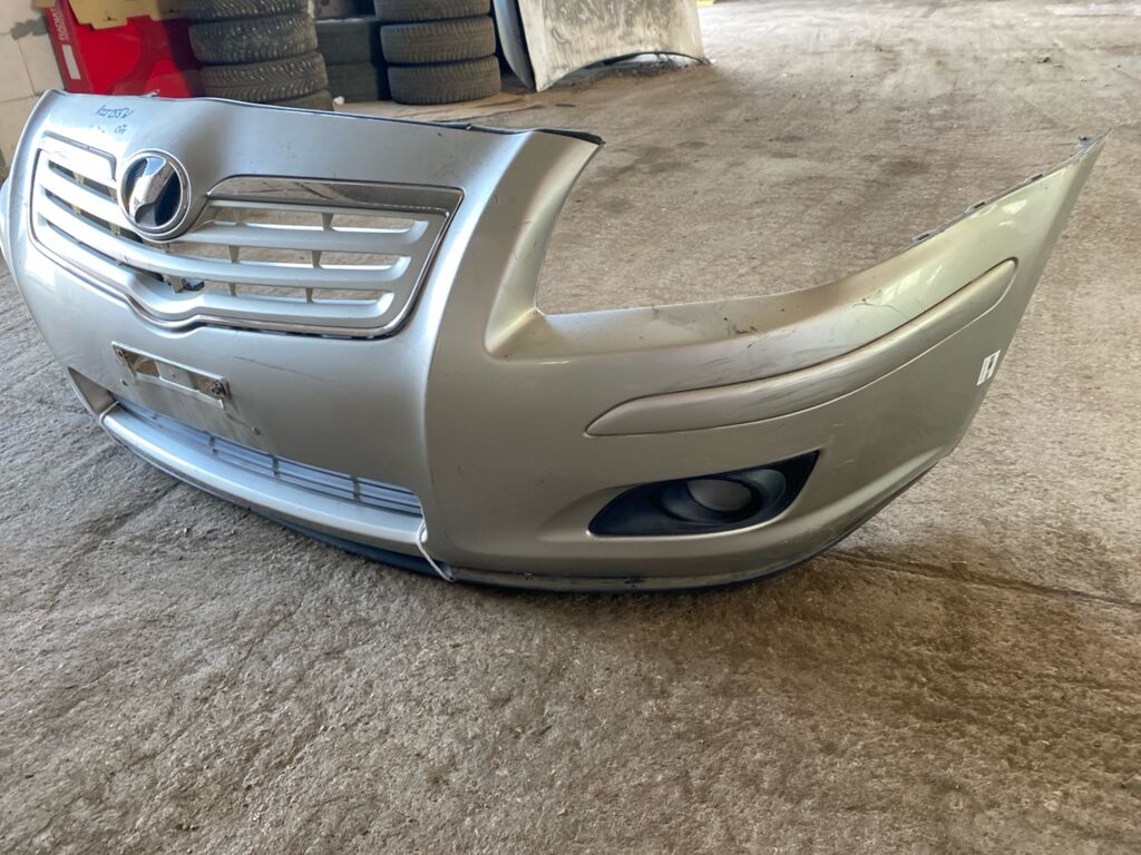 Бампер на Toyota Avensis AZT250 Фото 2