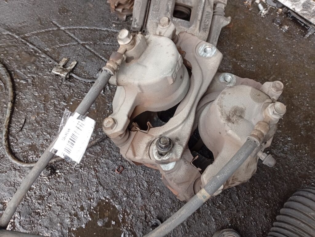 Суппорт на Toyota Isis ANM10G 1AZ-FSE Фото 2