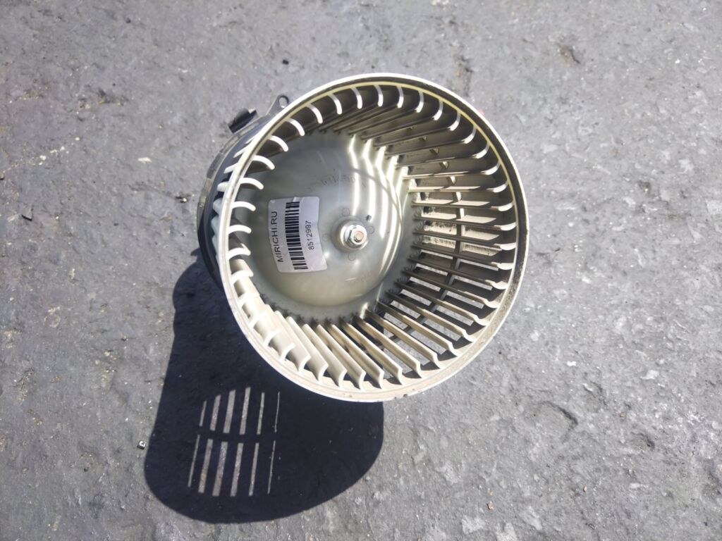 Мотор печки на Nissan Note E12