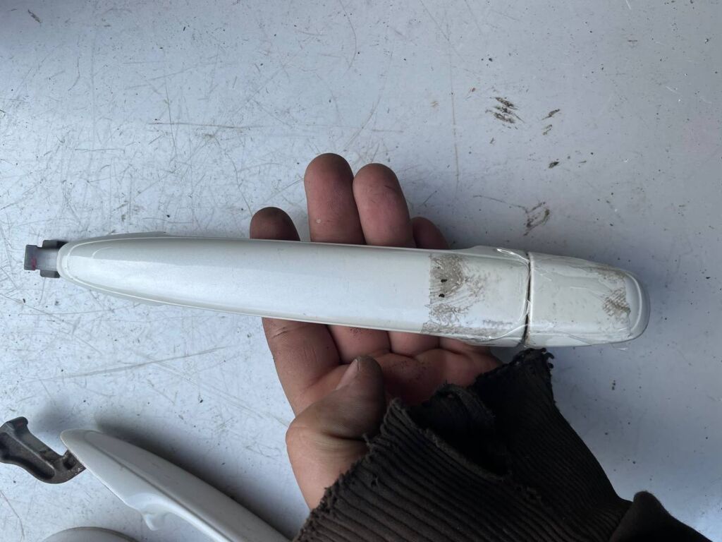 Ручка двери на Toyota Noah AZR60G, Заднее расположение