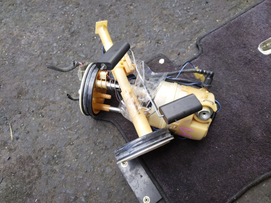 Бензонасос на Nissan X-Trail NT31 MR20DE 17040-JG00D  25060-JG70D