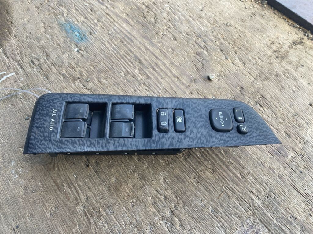 Блок упр-я стеклоподъемниками 84040-33080 на Toyota Noah ZRR70G Фото 3