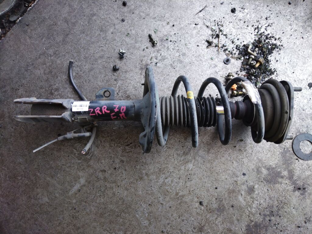 Стойка амортизатора на Toyota Voxy ZRR70G 3ZR-FAE, Переднее Правое расположение