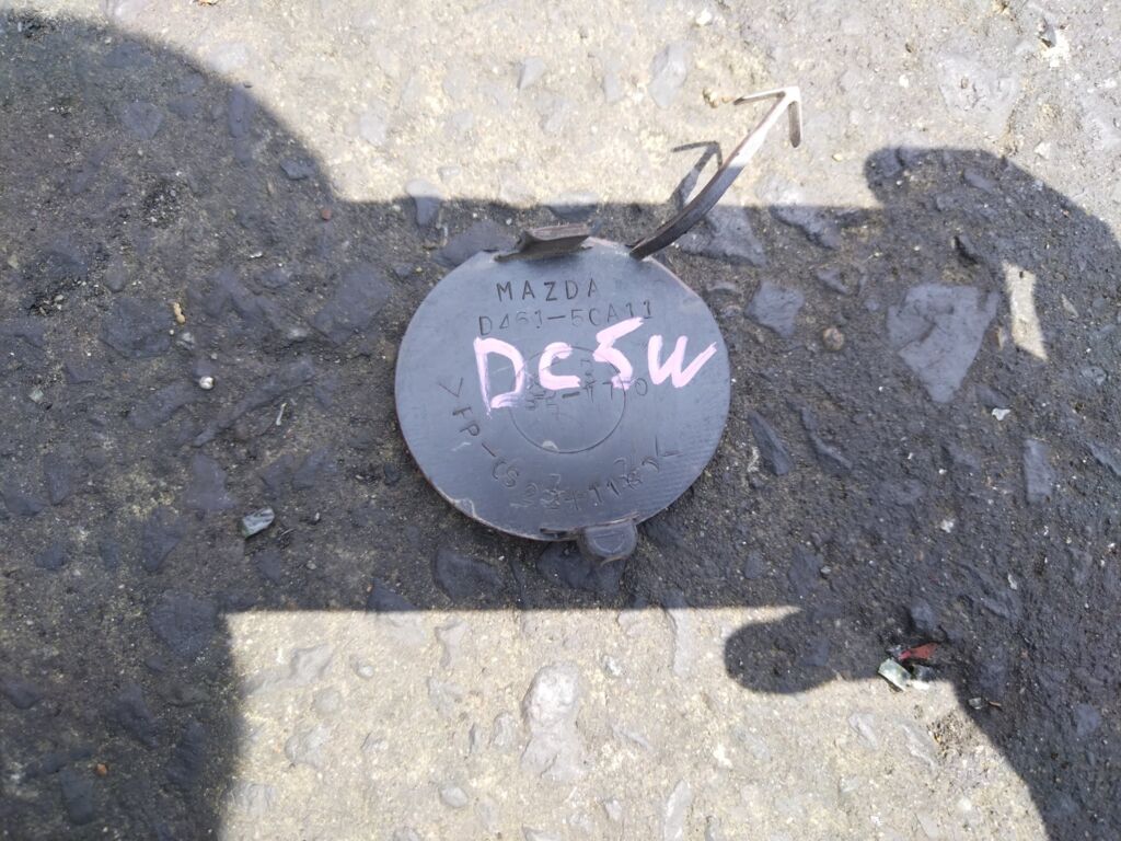 Заглушка в бампер на Mazda Verisa DC5W D461-50A11, Переднее расположение