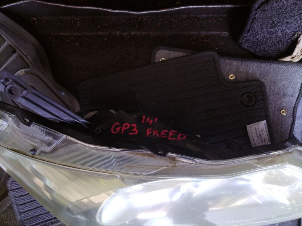 Фара на Honda Freed Hybrid GP3 100-62054, Правое расположение