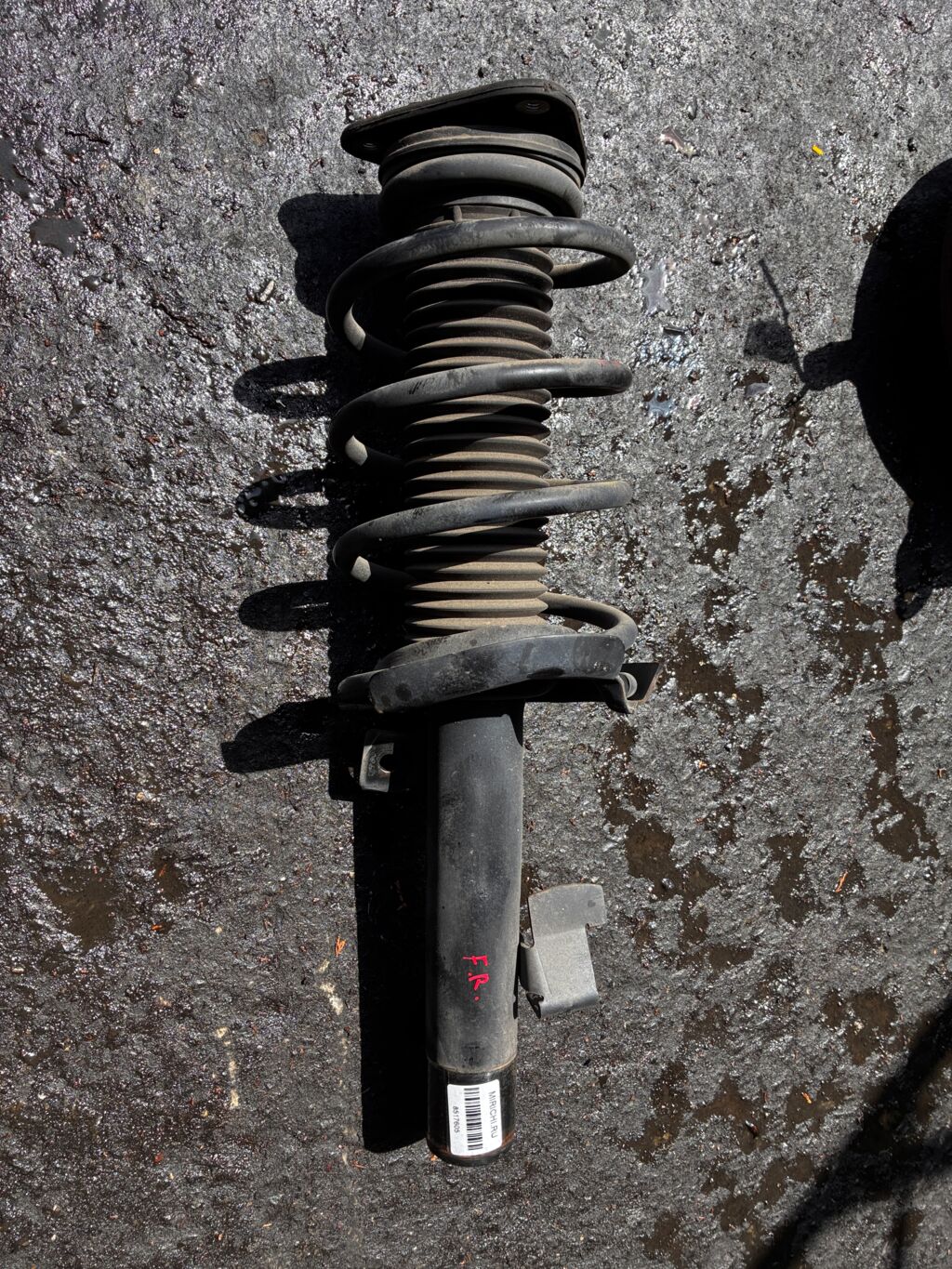 Стойка амортизатора на Mazda Axela BK5P ZY-VE, Переднее Правое расположение