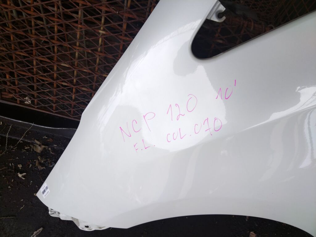 Крыло переднее на Toyota Ractis NCP120, Левое расположение