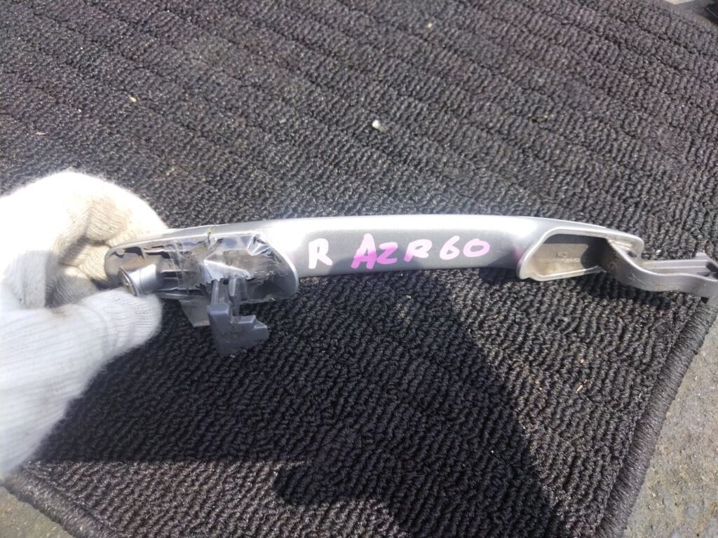 Ручка двери на Toyota Noah AZR60G, Заднее расположение